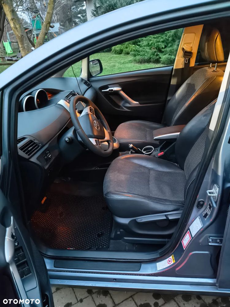 Toyota Verso 1.8 Prestige EU5 MS - 10