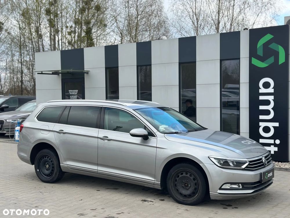 Volkswagen Passat - 1