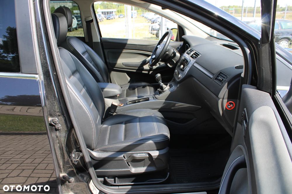 Ford Kuga 2.0 TDCi 2x4 Titanium - 25