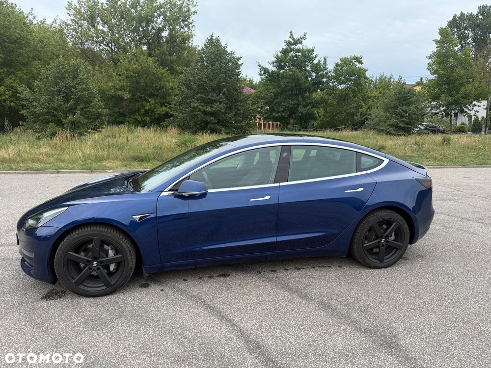 Tesla Model 3 - 4