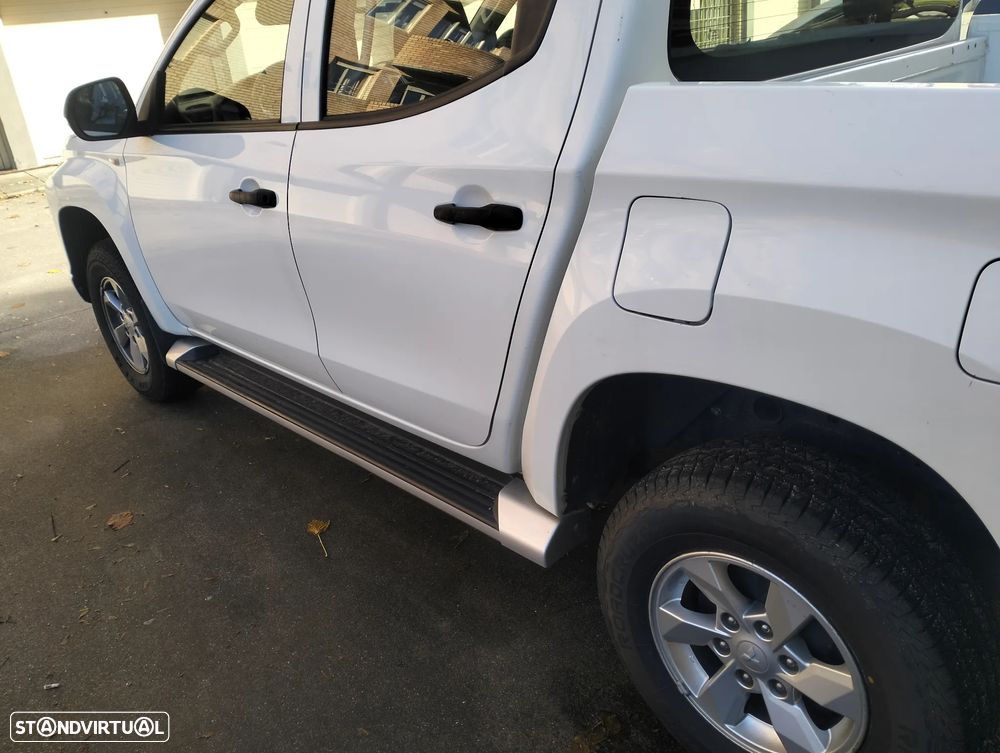 Mitsubishi L200 2.3 DI-D Space Cab Invite Strakar Look 4WD - 13