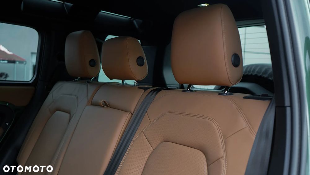 Land Rover Defender 3.0 D350 mHEV X-Dynamic SE - 25