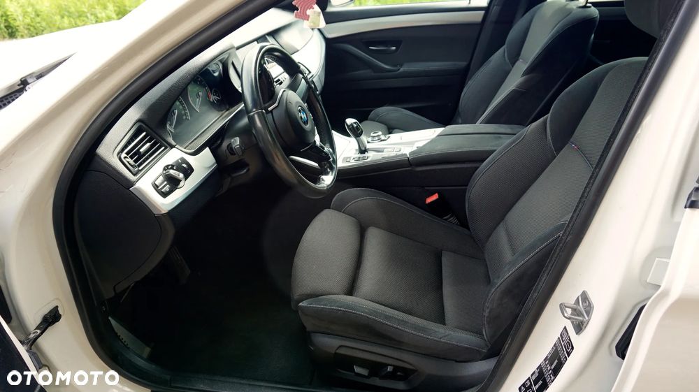 BMW Seria 5 525d xDrive Touring - 9