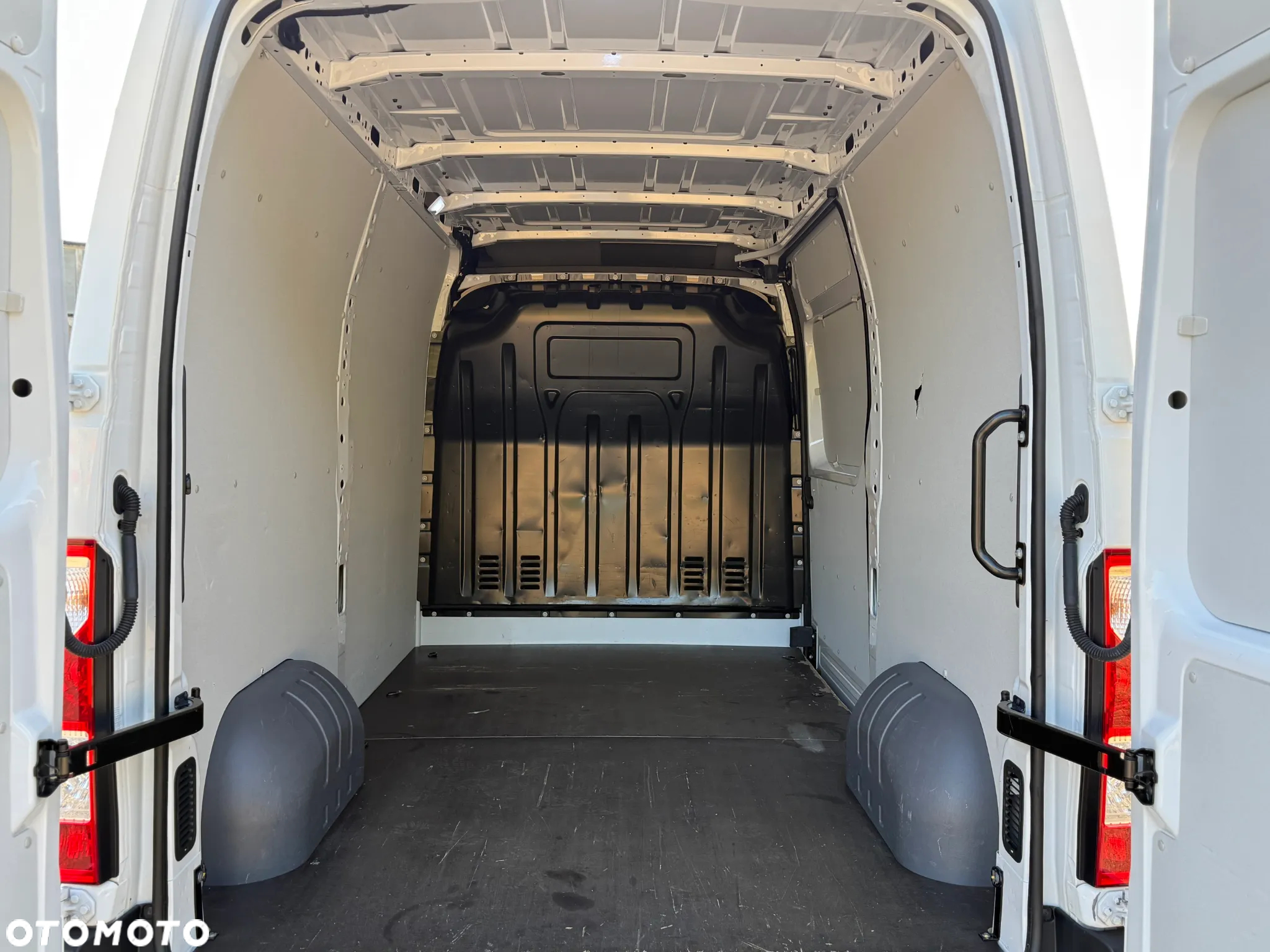 Renault Master III LIFT, 2,3DCI, 180KM, Automat, Led, L2H2. Grudzień 2019 - 15