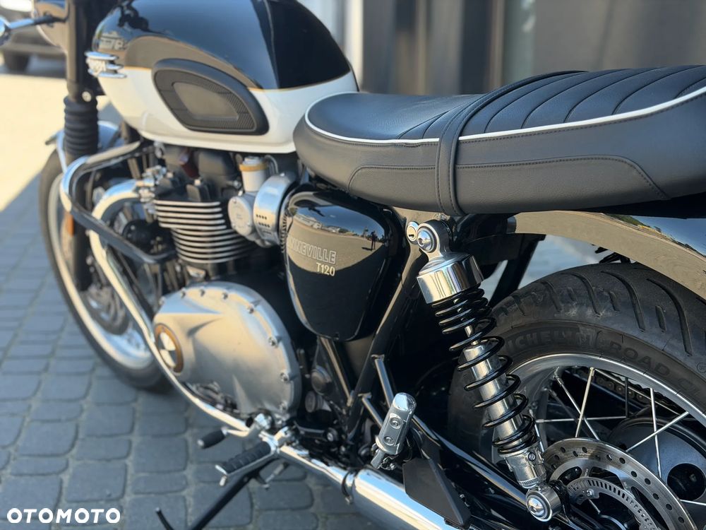 Triumph Bonneville - 21