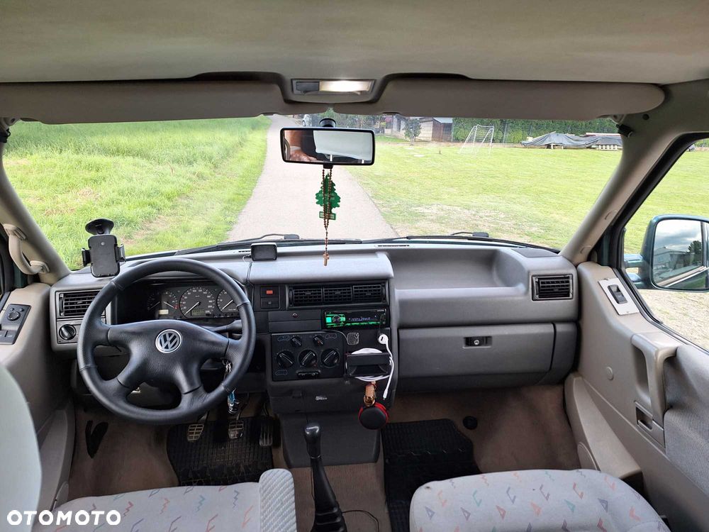 Volkswagen Caravelle - 7
