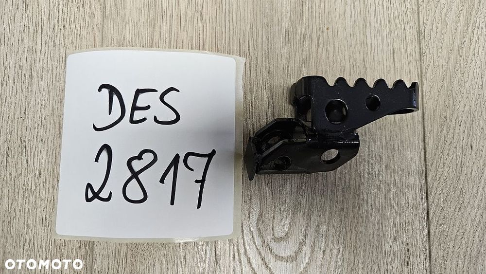 Oryginalny podnóżek kierowcy prawy Suzuki TS50 / DR125 / RM80  43550-13600-019 - 1
