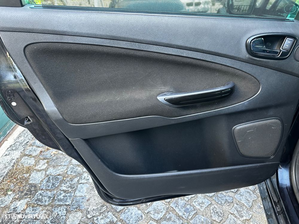 Ford S-Max 2.0 TDCi Titanium 7L - 25