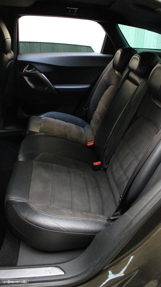 Citroën DS5 e-HDi 115 EGS6 SoChic - 25