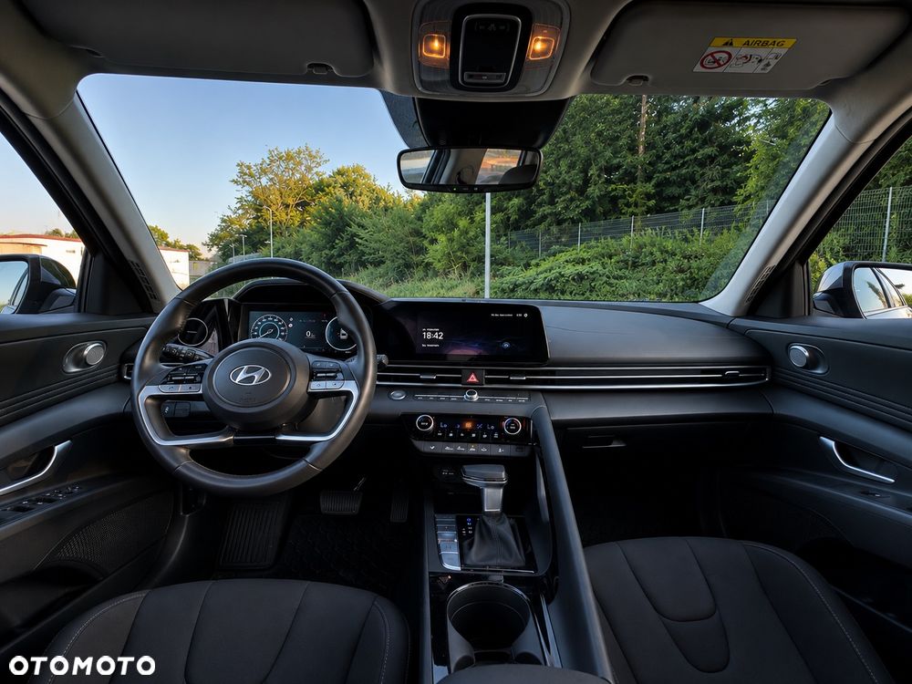 Hyundai Elantra 1.6 Smart CVT - 16