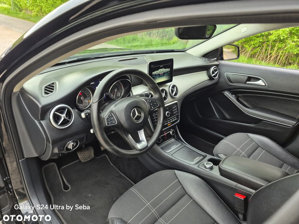 Mercedes-Benz GLA 200 7G-DCT - 11