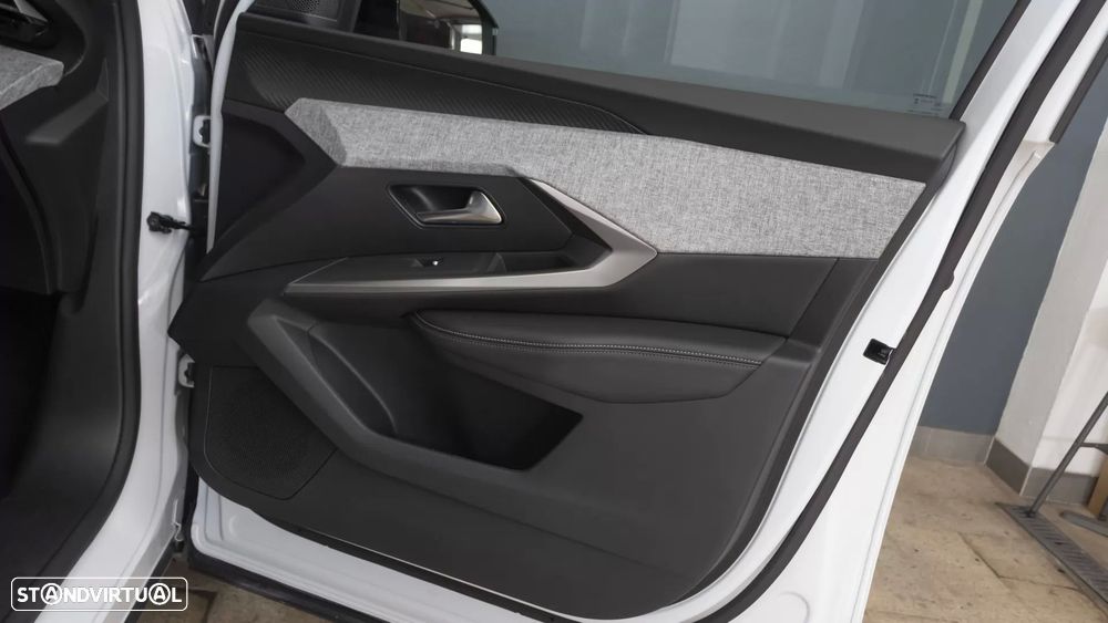 Peugeot 5008 1.2 Hybrid Allure e-DCS6 — fotografia 14