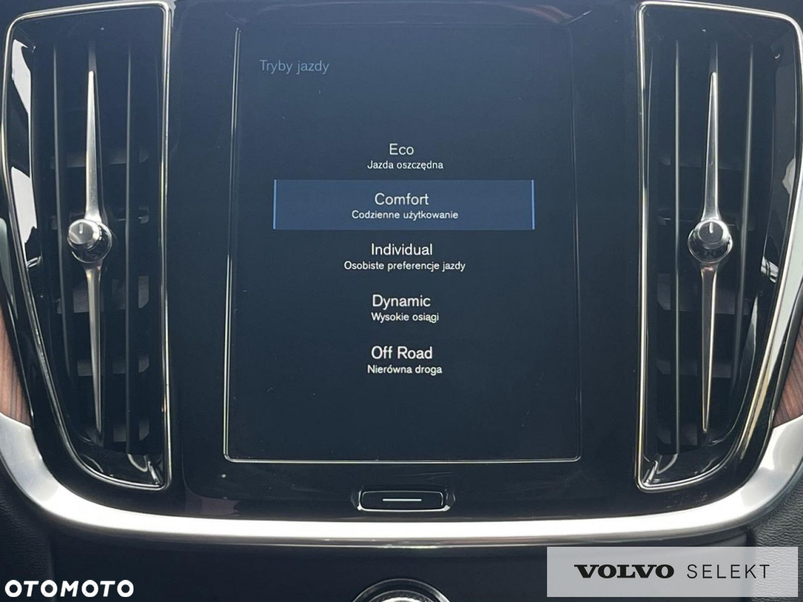 Volvo V60 Cross Country - 22