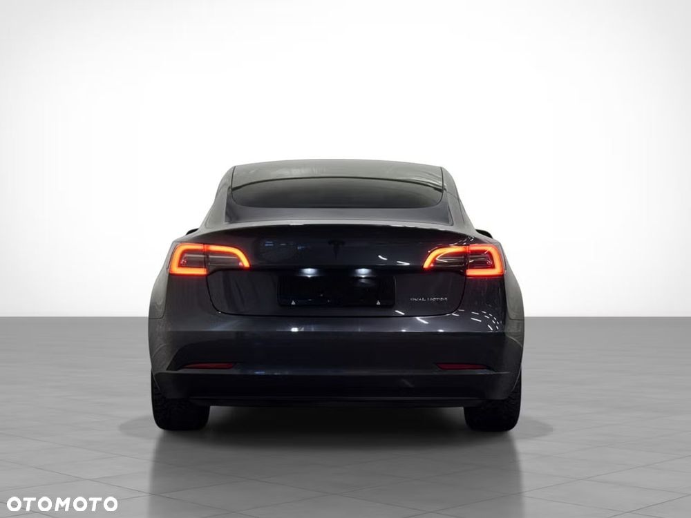 Tesla Model 3 - 6