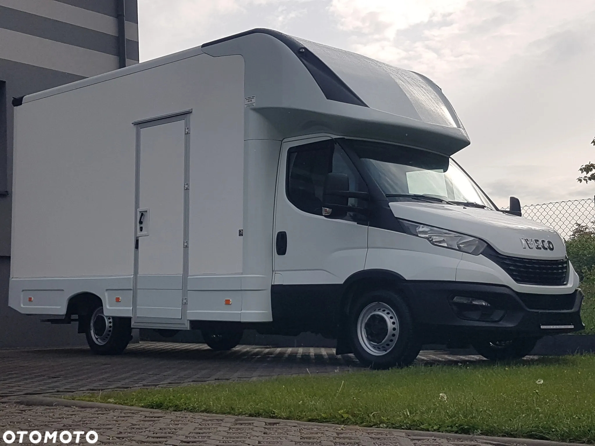 Iveco DAILY KONTENER NISKOPODŁOGOWY 4,43x2,23x2,42 SKLEP BAR FOODTRUCK KAMPER KLIMA - 29