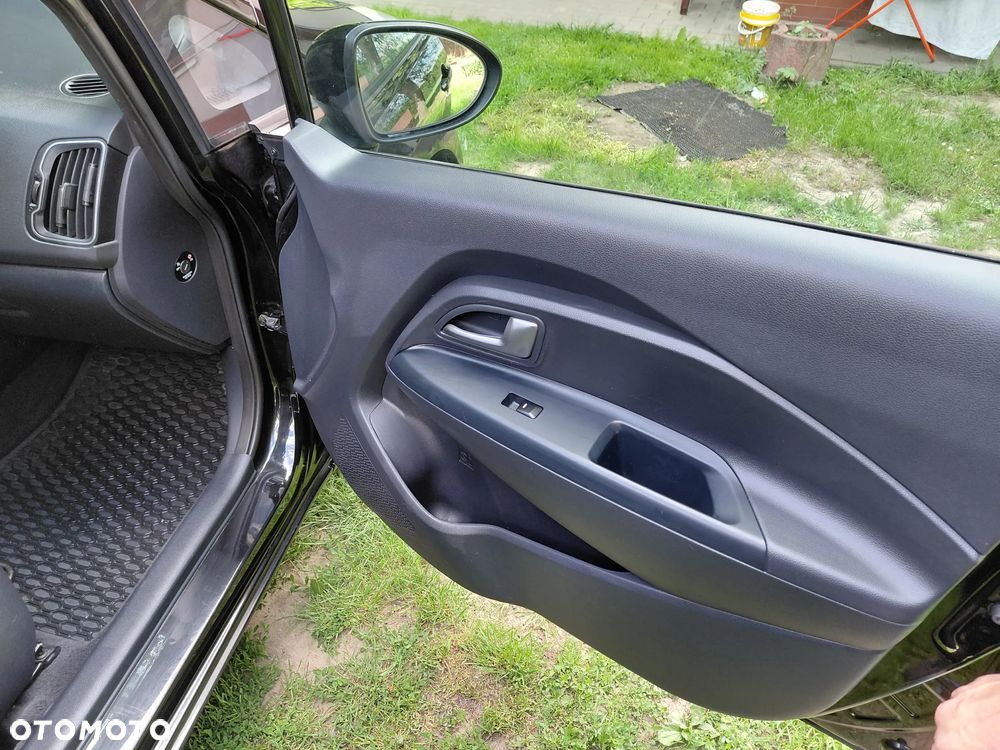 Kia Rio 1.4 L - 10