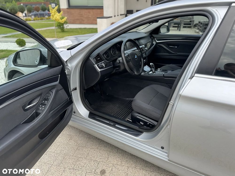 BMW Seria 5 520d - 24