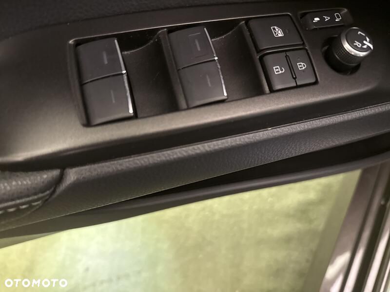 Toyota Camry 2.5 Hybrid Prestige CVT - 12