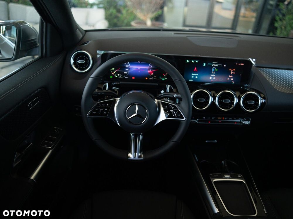 Mercedes-Benz GLA - 13