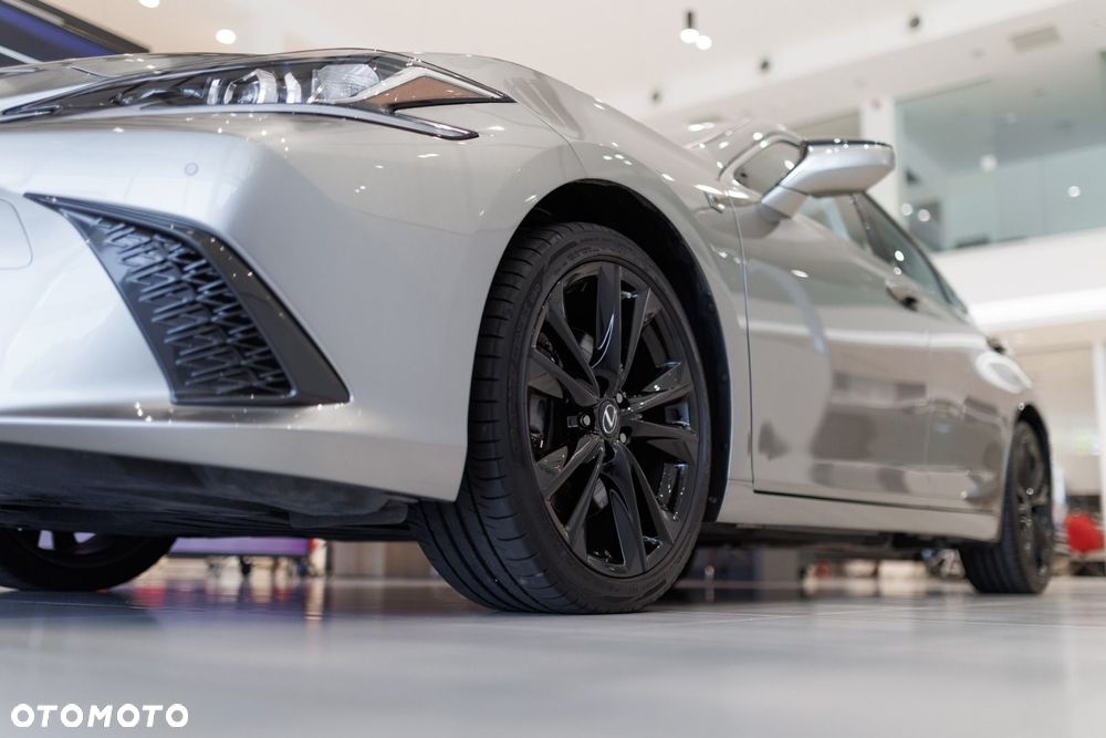 Lexus ES 300h F Sport Design - 25