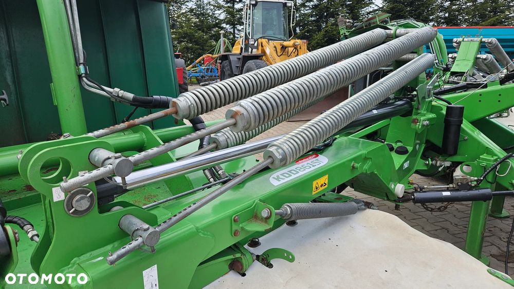 SaMasz KDD 861 S+T Kosiarka Dyskowa Motyl z taśmami  w Zestawie z Czołową kosiarką KDF 340 S - 9