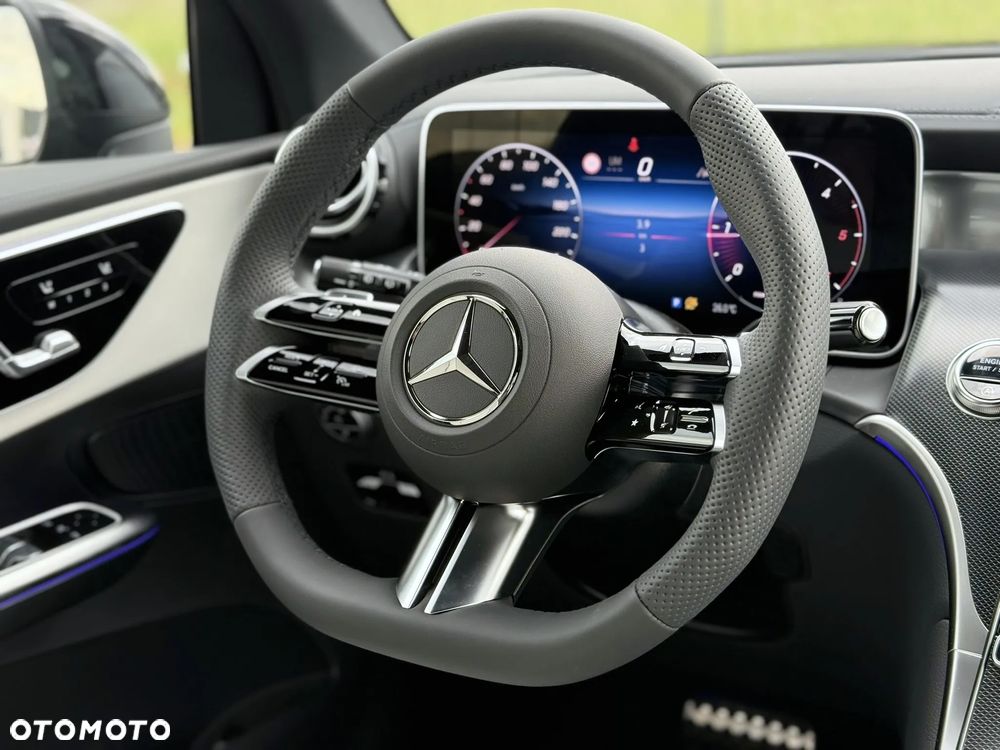 Mercedes-Benz GLC - 32
