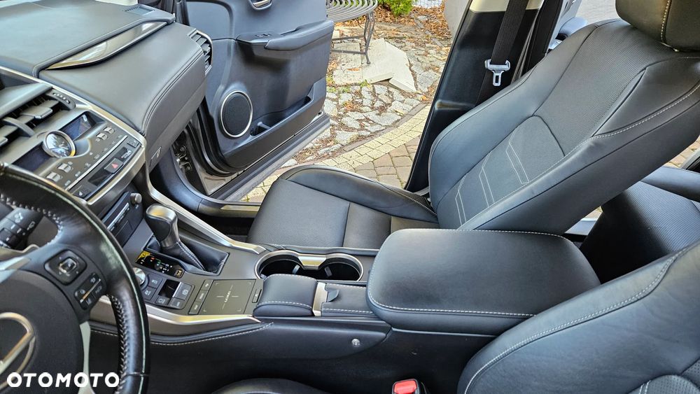 Lexus NX 300h Prestige AWD - 31