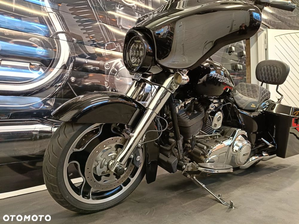 Harley-Davidson Touring Street Glide - 35
