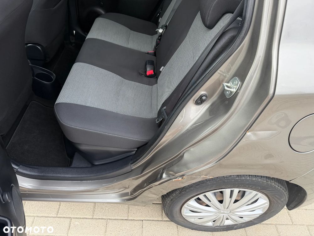 Toyota Yaris - 24