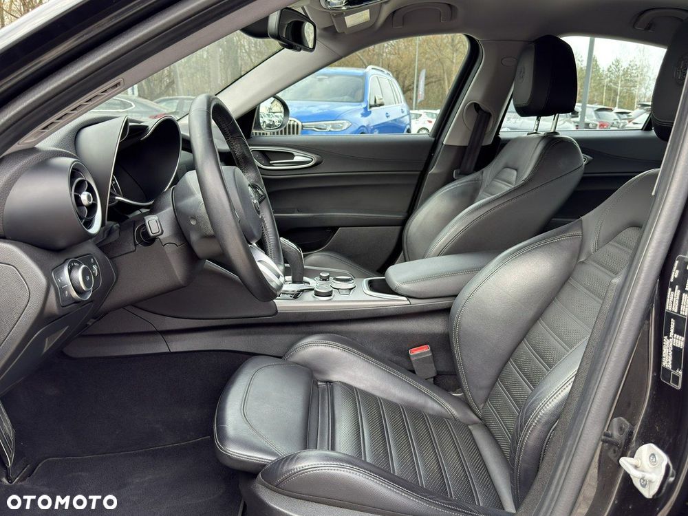 Alfa Romeo Giulia - 12