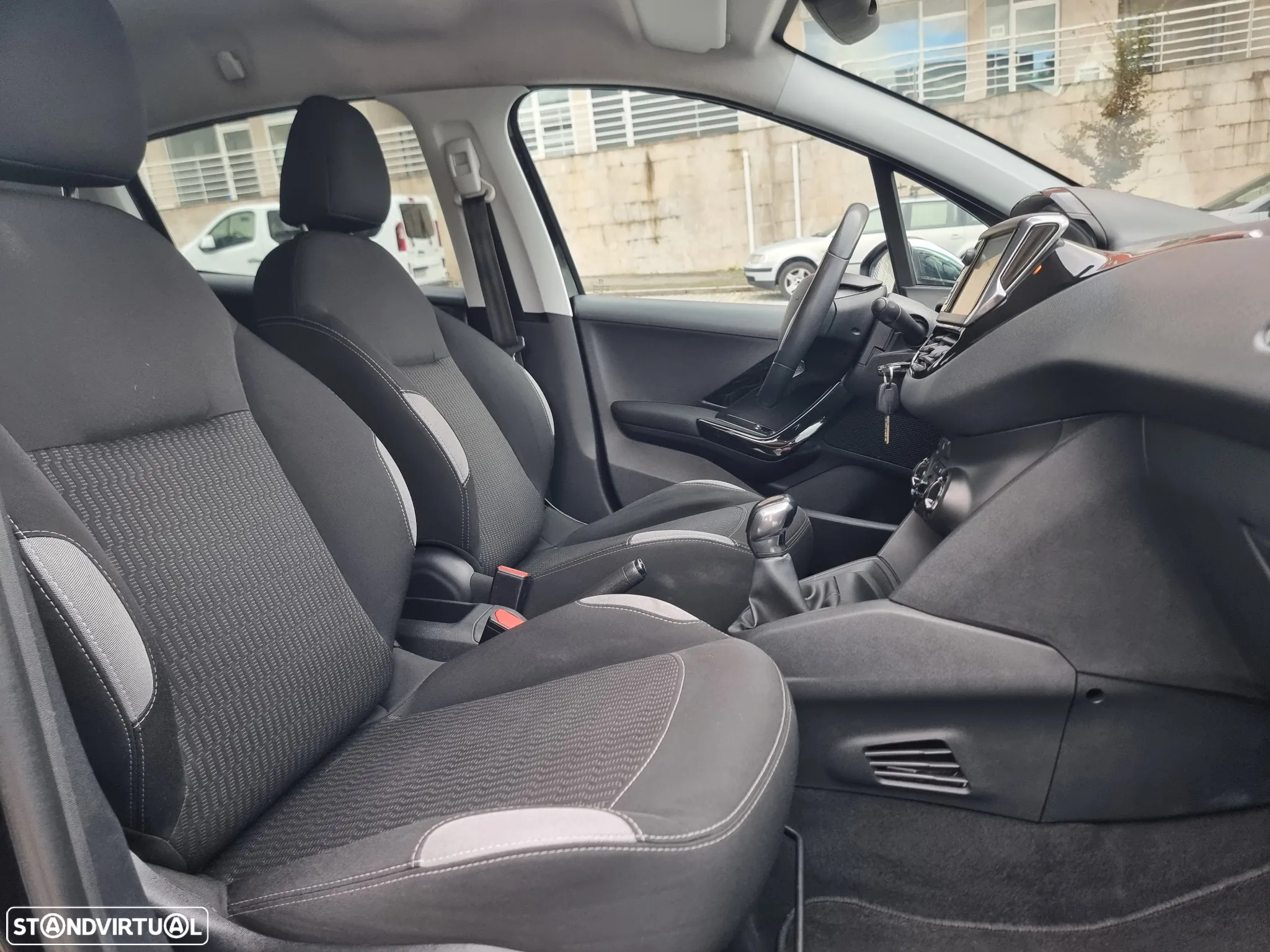 Peugeot 208 1.4 HDi SE Style - 17
