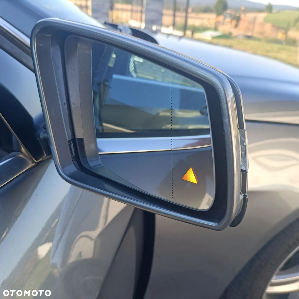 Mercedes-Benz Klasa E 300 T BlueTEC 7G-TRONIC - 30