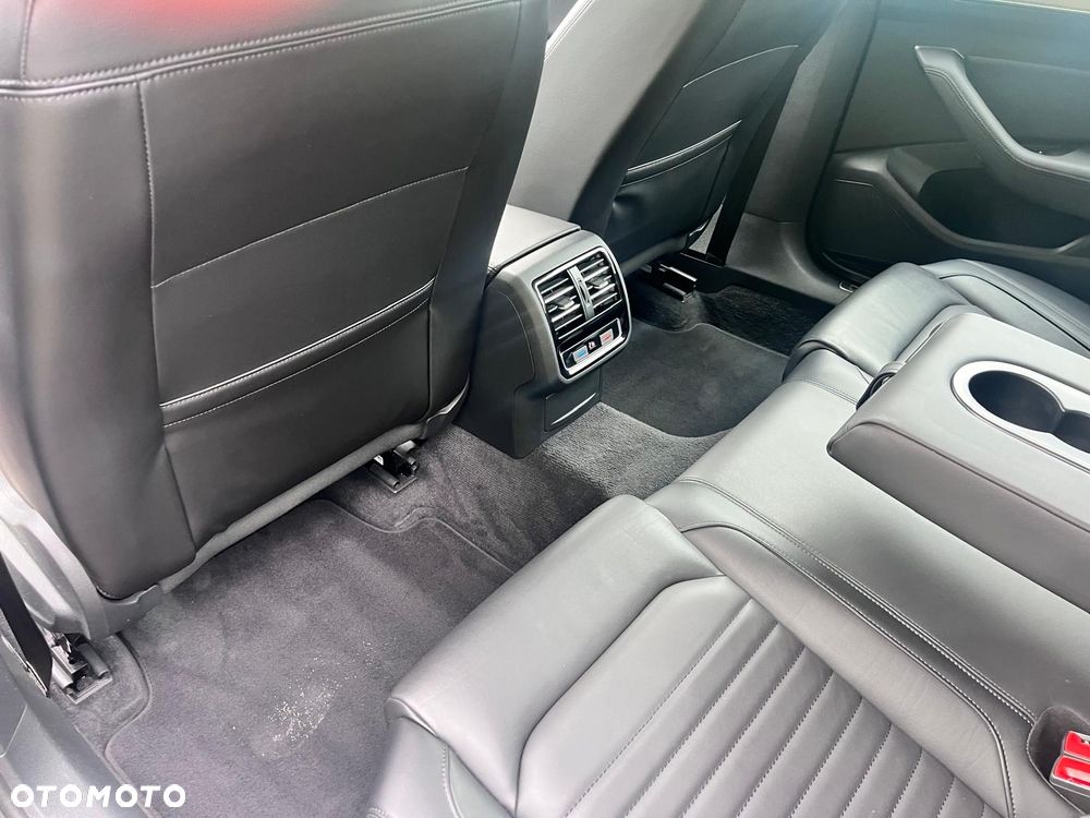 Volkswagen Passat - 11