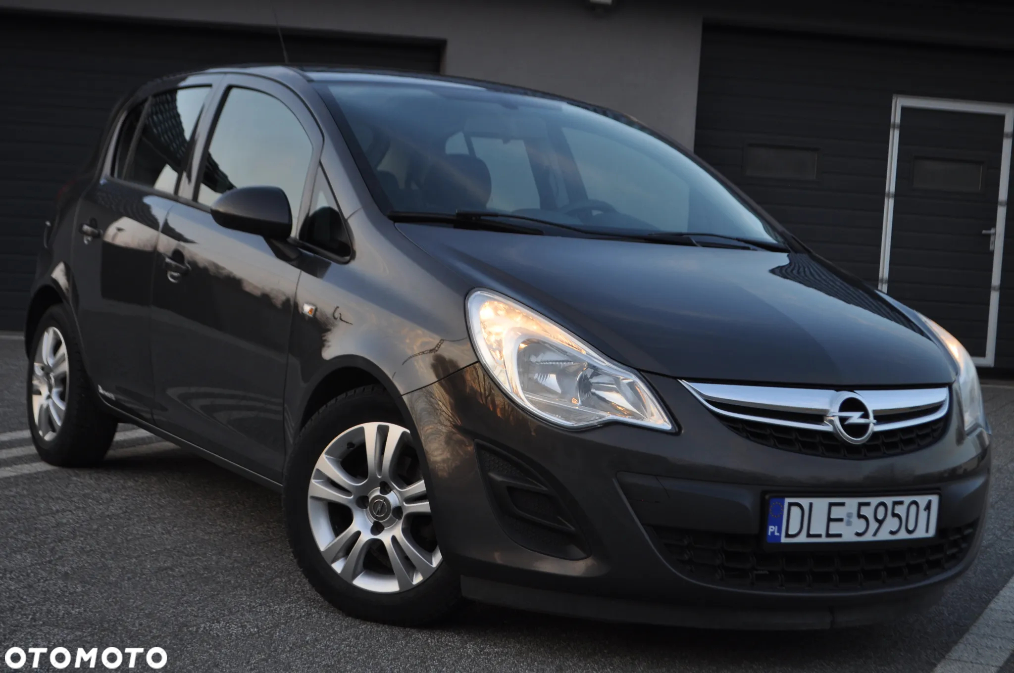 Opel Corsa 1.2 16V Edition / Active - 11