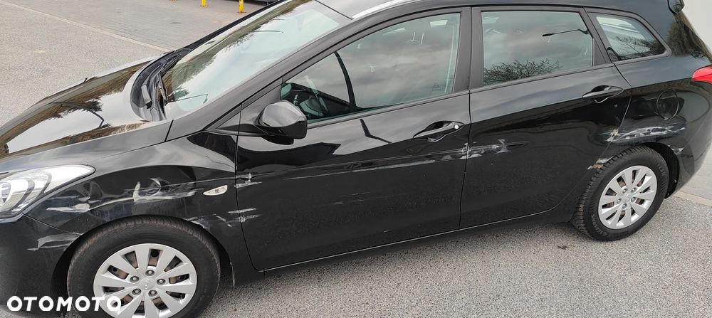 Hyundai i30 blue Kombi 1.4 Style - 27