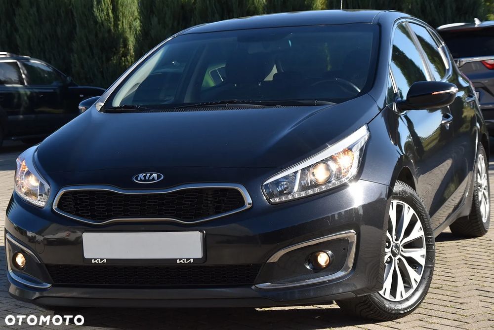 Kia Ceed - 11