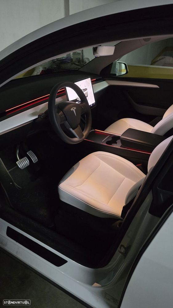 Tesla Model Y Performance Dual Motor AWD - 16