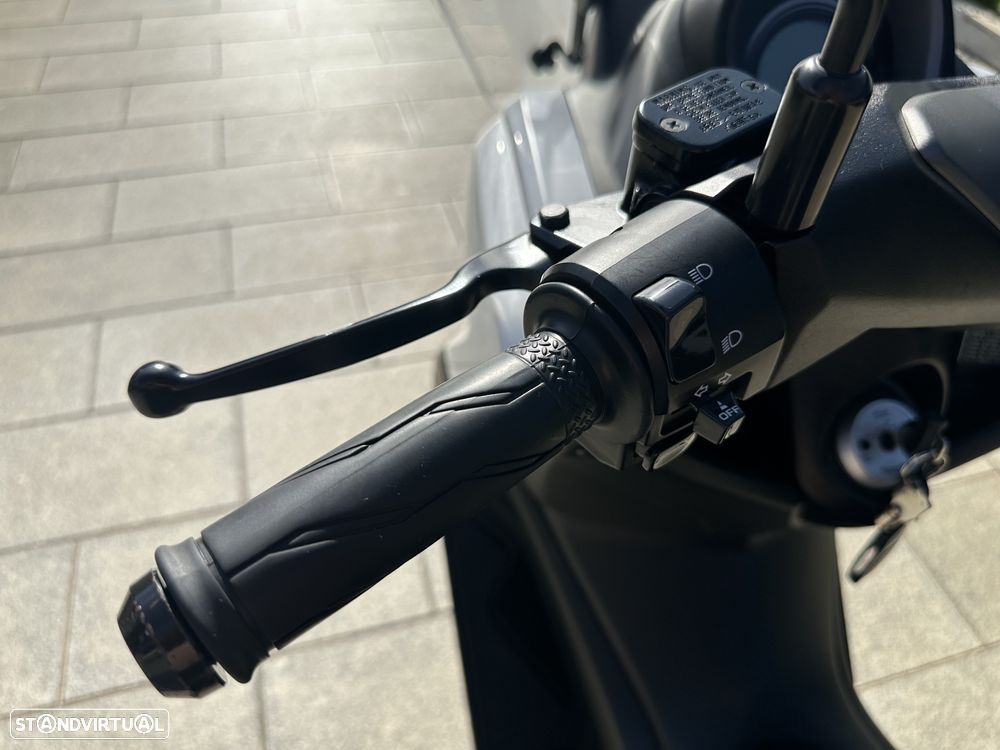 Yamaha NMAX 125 com Pack Urban - 35