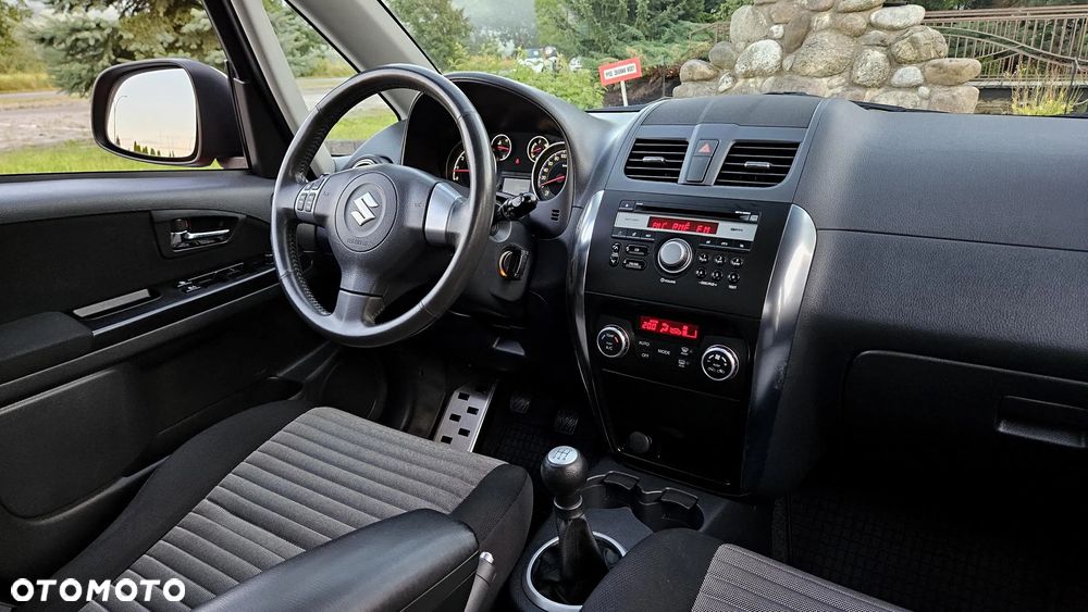 Suzuki SX4 1.6 Premium - 28