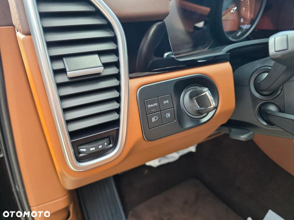 Porsche Cayenne E-Hybrid Platinum Edition - 11