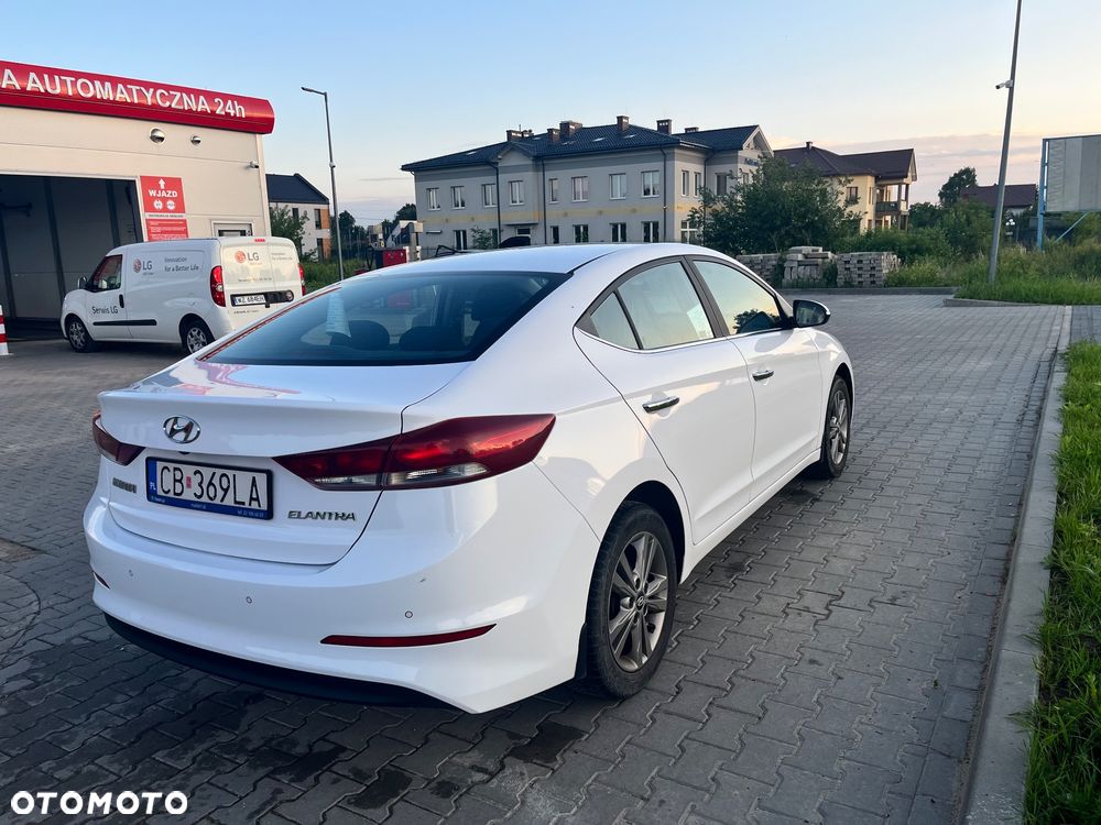 Hyundai Elantra - 3