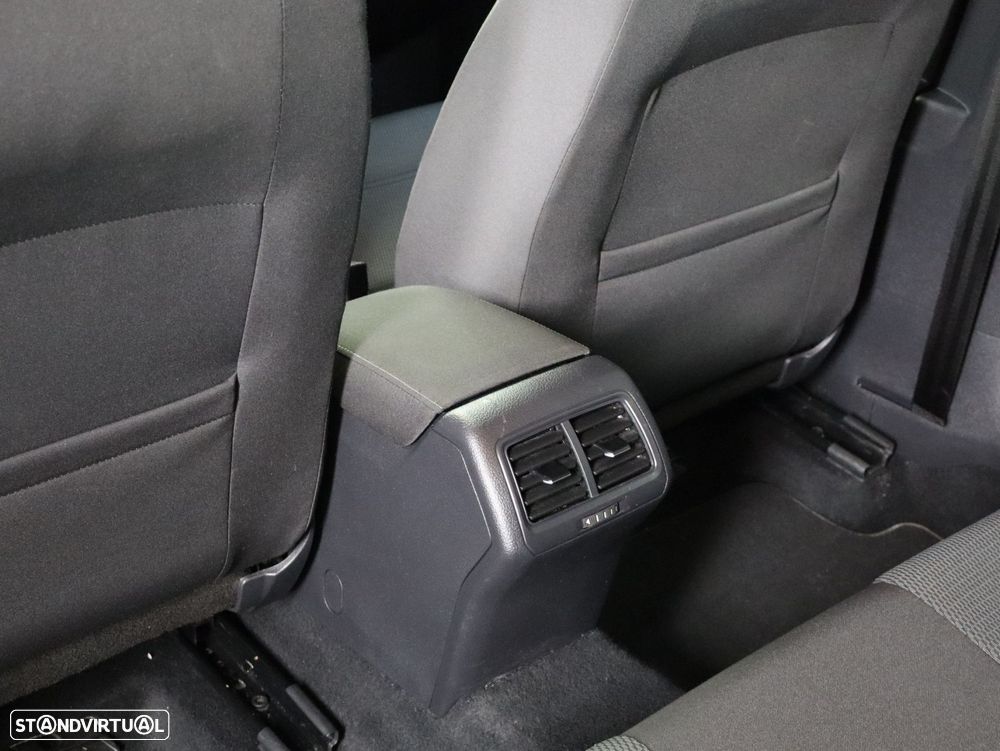 VW Golf Variant 1.6 TDi Confortline DSG - 19