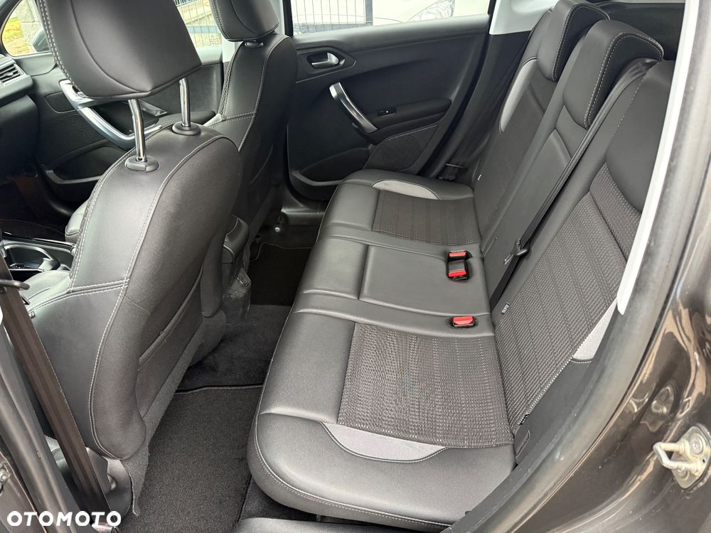 Peugeot 2008 PureTech 110 Stop&Start EAT6 Allure - 29