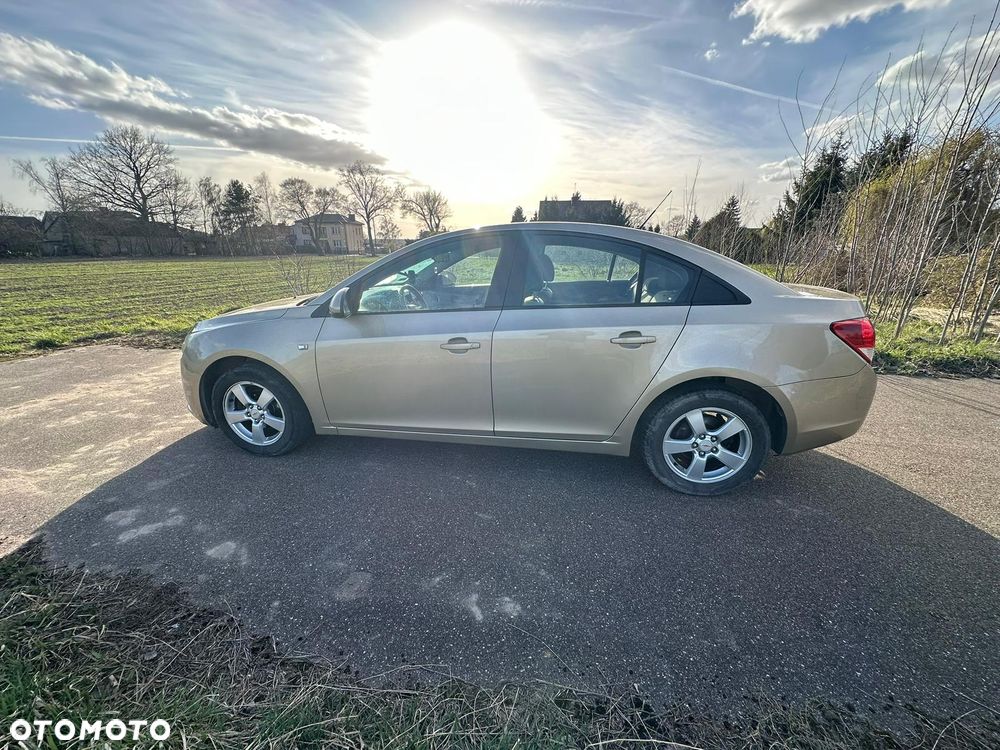 Chevrolet Cruze 1.6 LS - 1