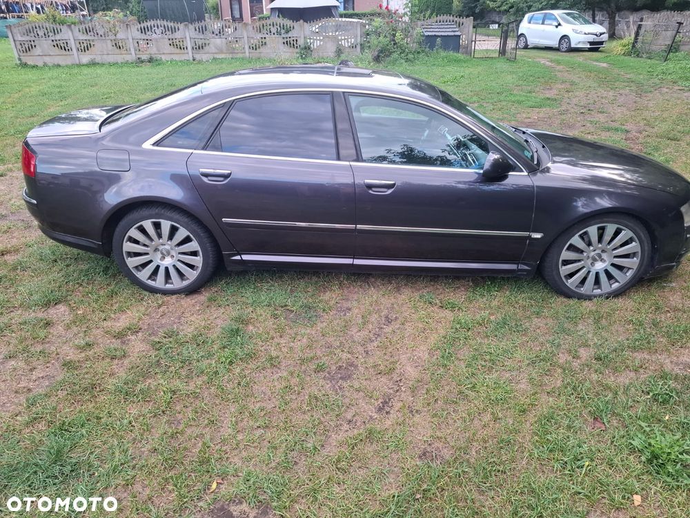 Audi A8 4.2 L Quattro - 16