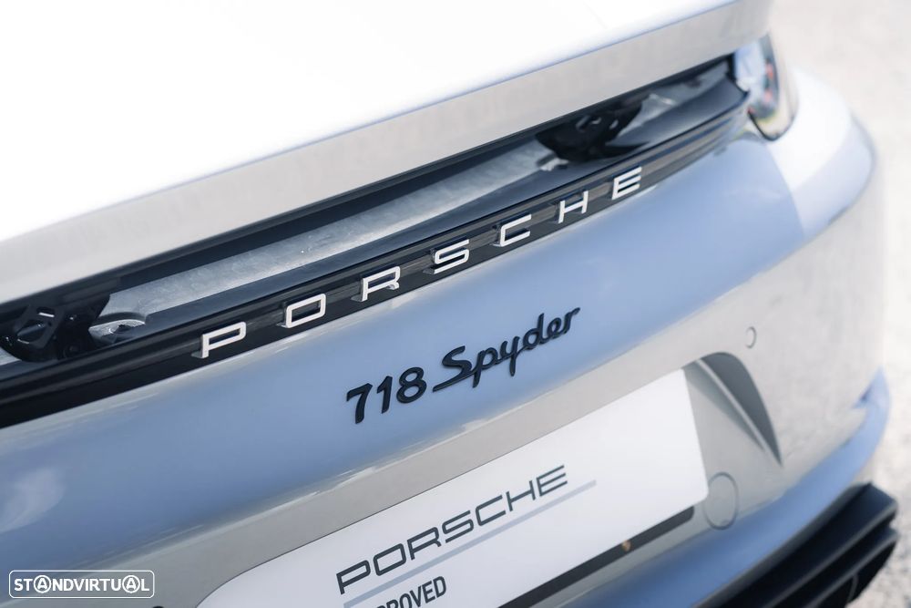 Porsche 718 Spyder - 32