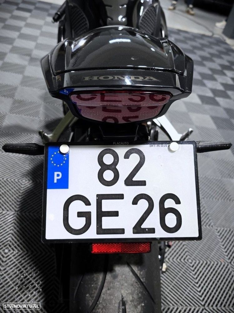 Honda CBR !000 RR Fireblade - 9