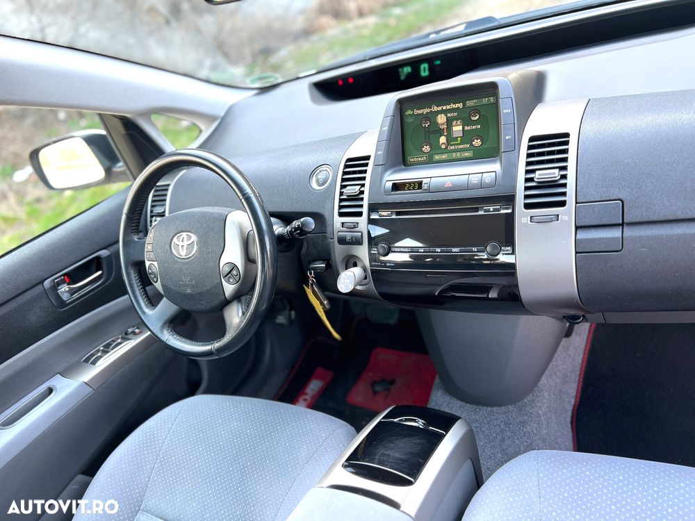 Toyota Prius (Hybrid) Sol - 9