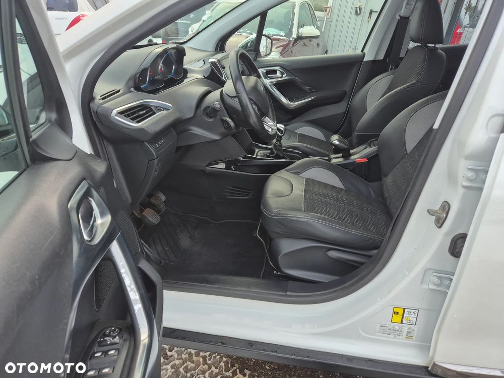 Peugeot 2008 1.6 BlueHDi Allure S&S - 9