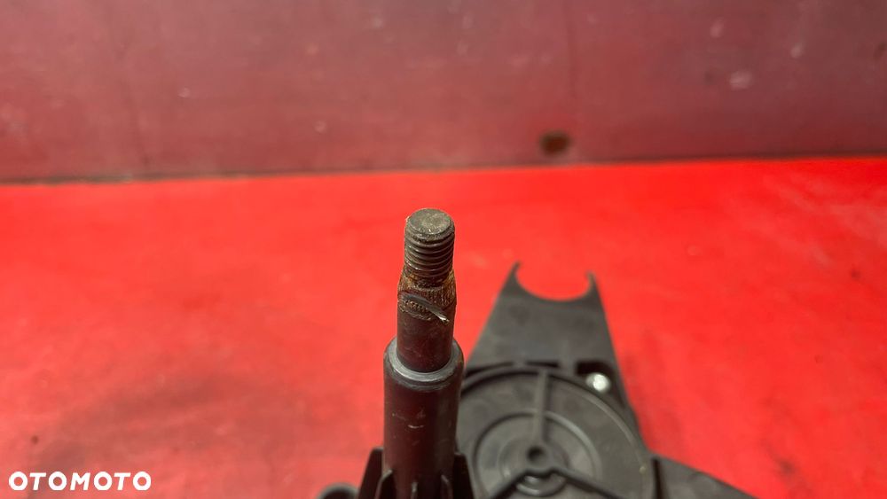 SILNICZEK WYCIERACZEK DACIA SANDERO I 8200734582 - 2